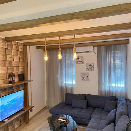Nessi Apartment Priştine Dış mekan fotoğraf