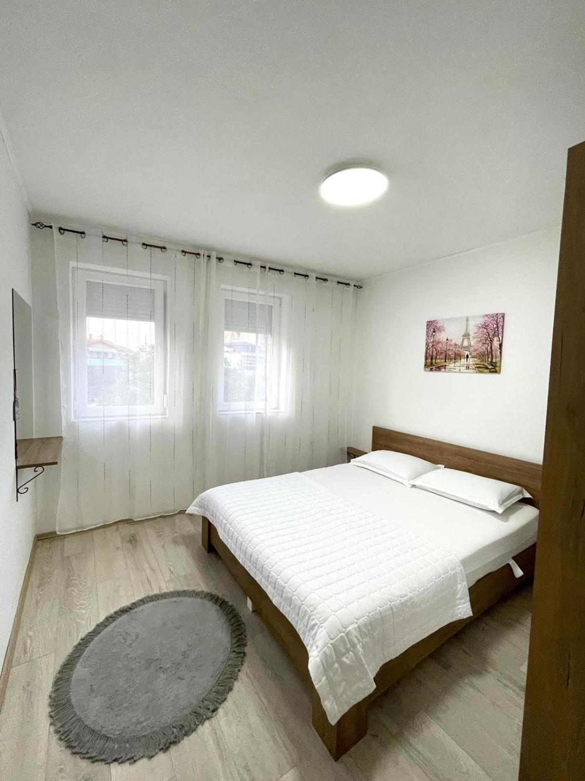 Nessi Apartment Priştine Dış mekan fotoğraf