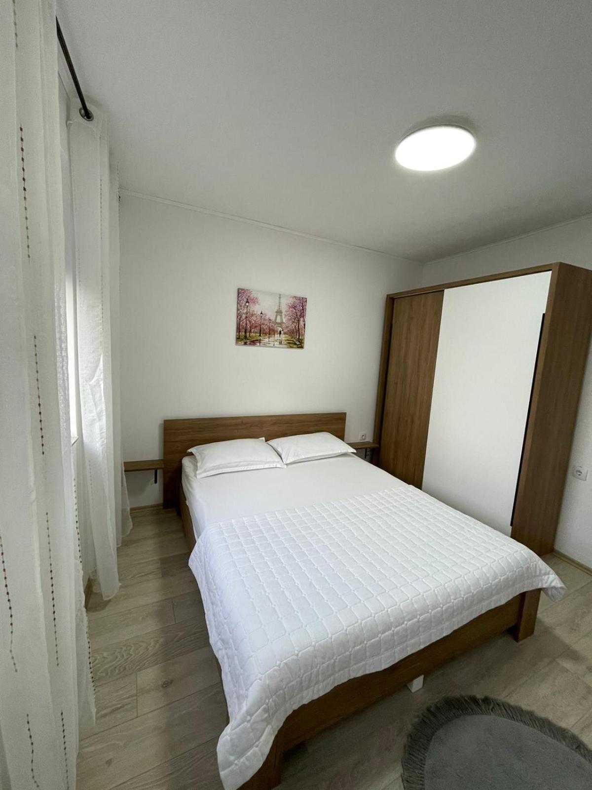 Nessi Apartment Priştine Dış mekan fotoğraf